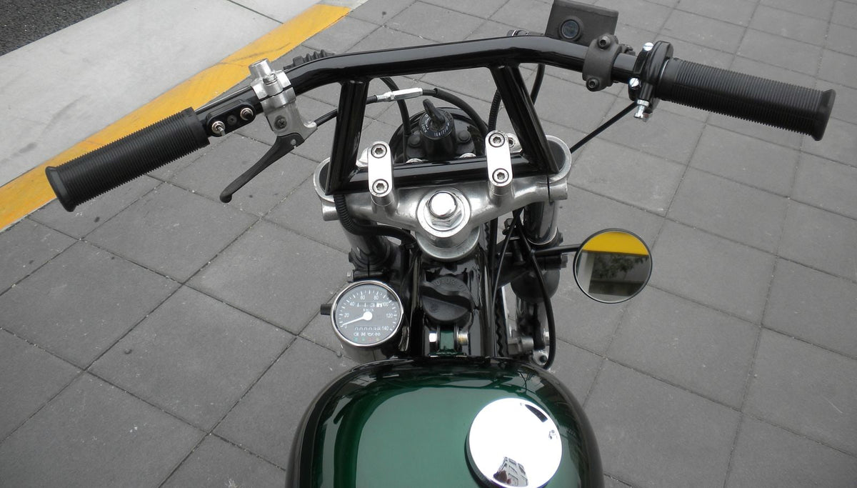 SR400/500 カスタム モーターサイクルズ-バーン