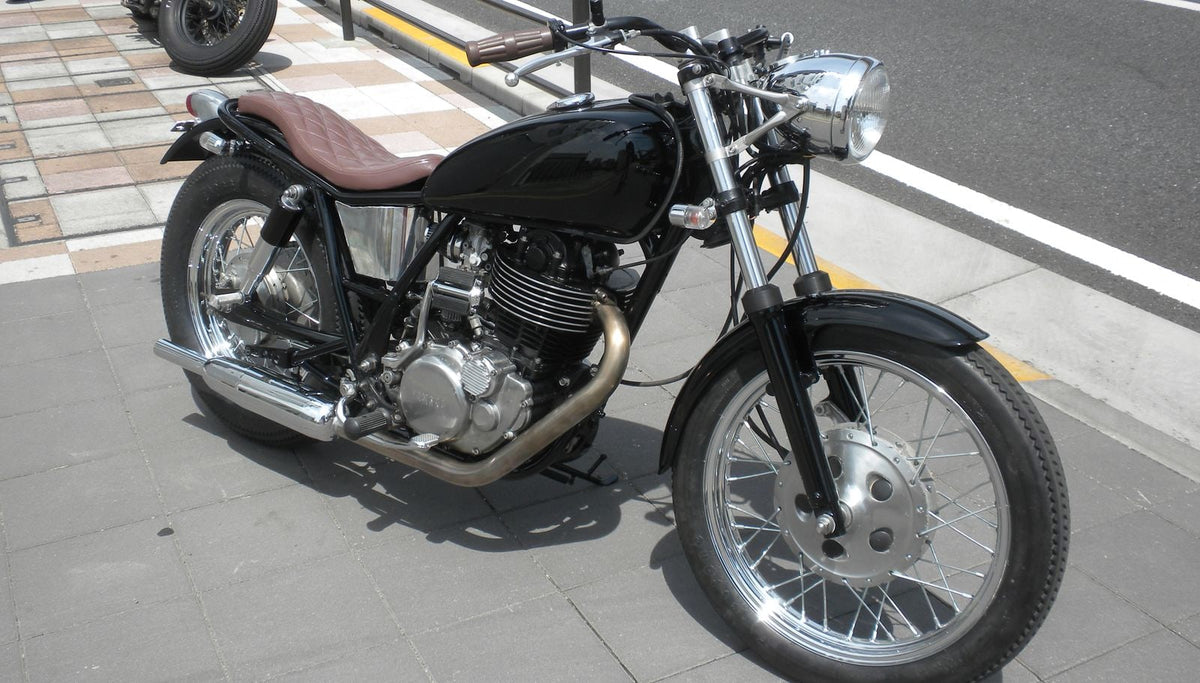SR400/500 カスタム モーターサイクルズ-バーン