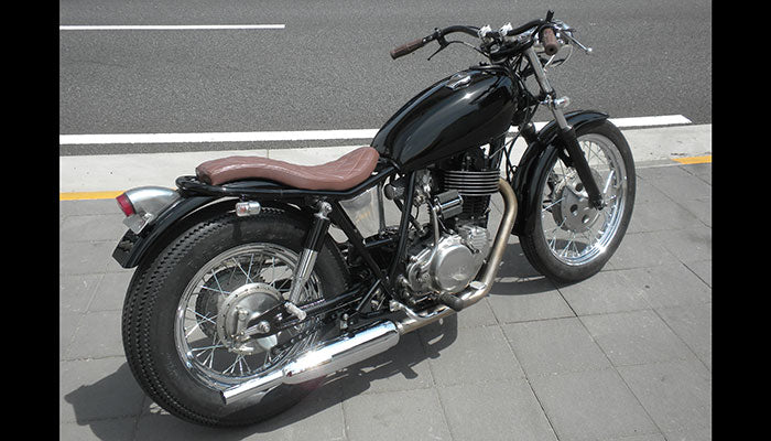 SR400/500 カスタム モーターサイクルズ-バーン