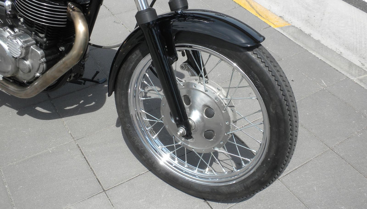 SR400/500 カスタム モーターサイクルズ-バーン