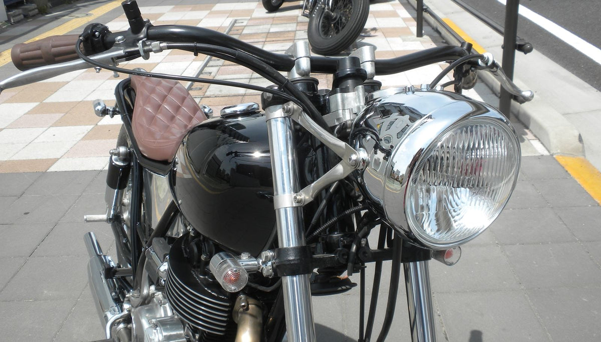 SR400/500 カスタム モーターサイクルズ-バーン
