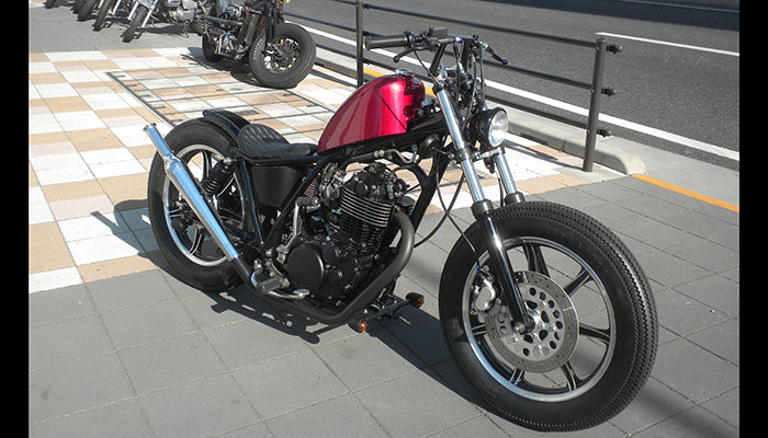 SR400/500 カスタム モーターサイクルズ-バーン