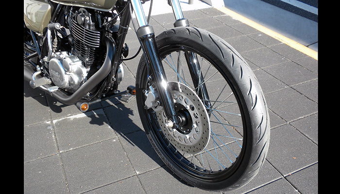 SR400/500 カスタム モーターサイクルズ-バーン
