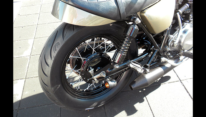 SR400/500 カスタム モーターサイクルズ-バーン