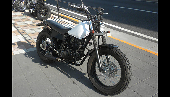 TW225/200 カスタム モーターサイクルズ-バーン