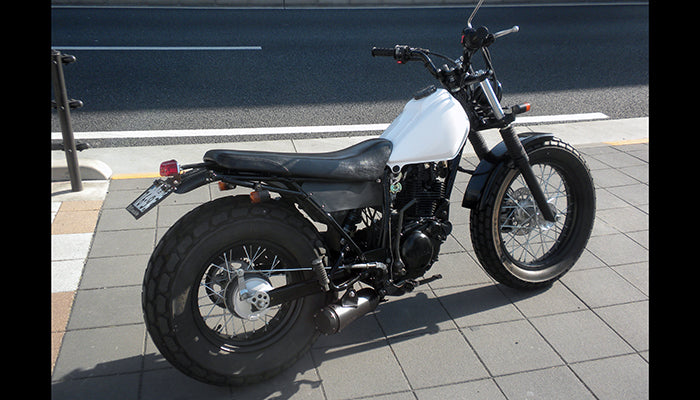 TW225/200 カスタム モーターサイクルズ-バーン