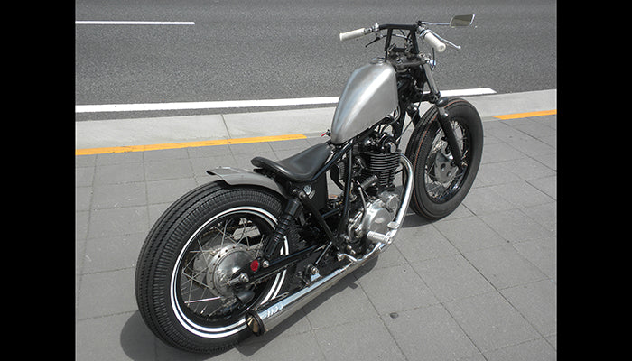 SR400/500 カスタム モーターサイクルズ-バーン