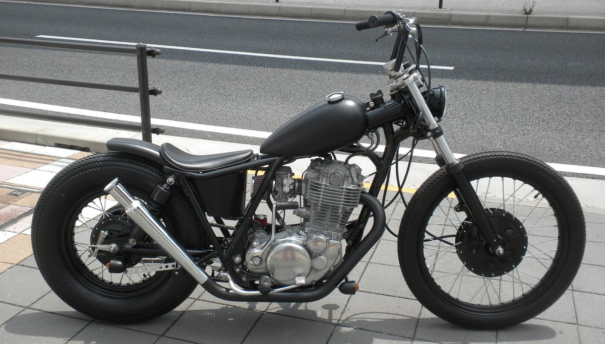 SR400/500 カスタム モーターサイクルズ-バーン