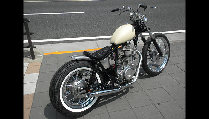 SR400/500 カスタム モーターサイクルズ-バーン