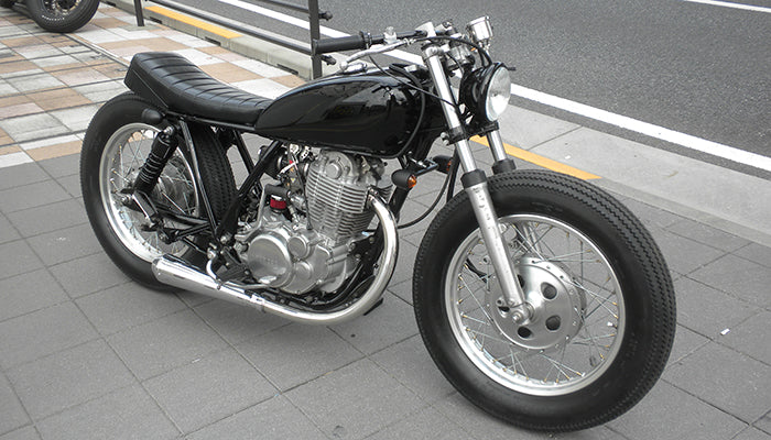 SR400/500 カスタム モーターサイクルズ-バーン