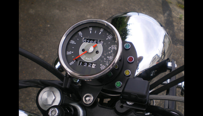TRIUMPH カスタム LEFT-HAND-MOTOR-GARAGE