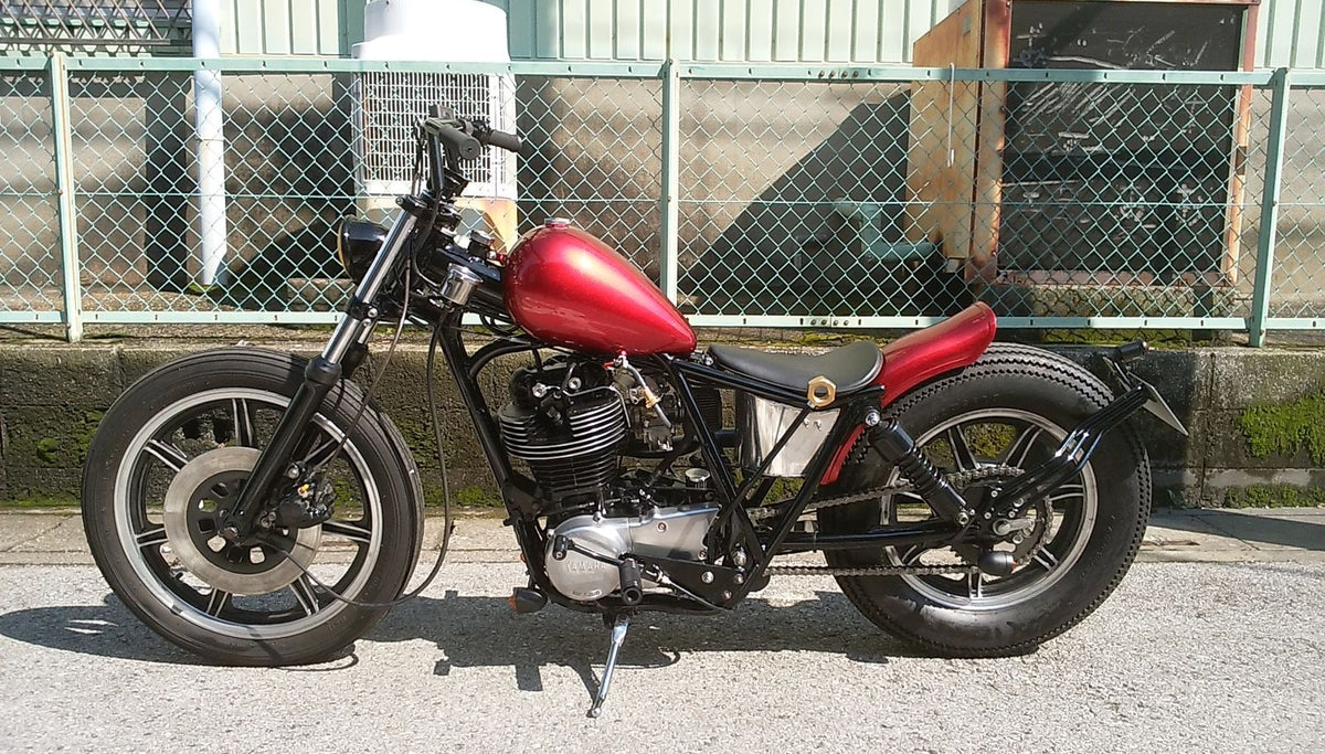 SR400/500 カスタム モーターサイクルズ-バーン