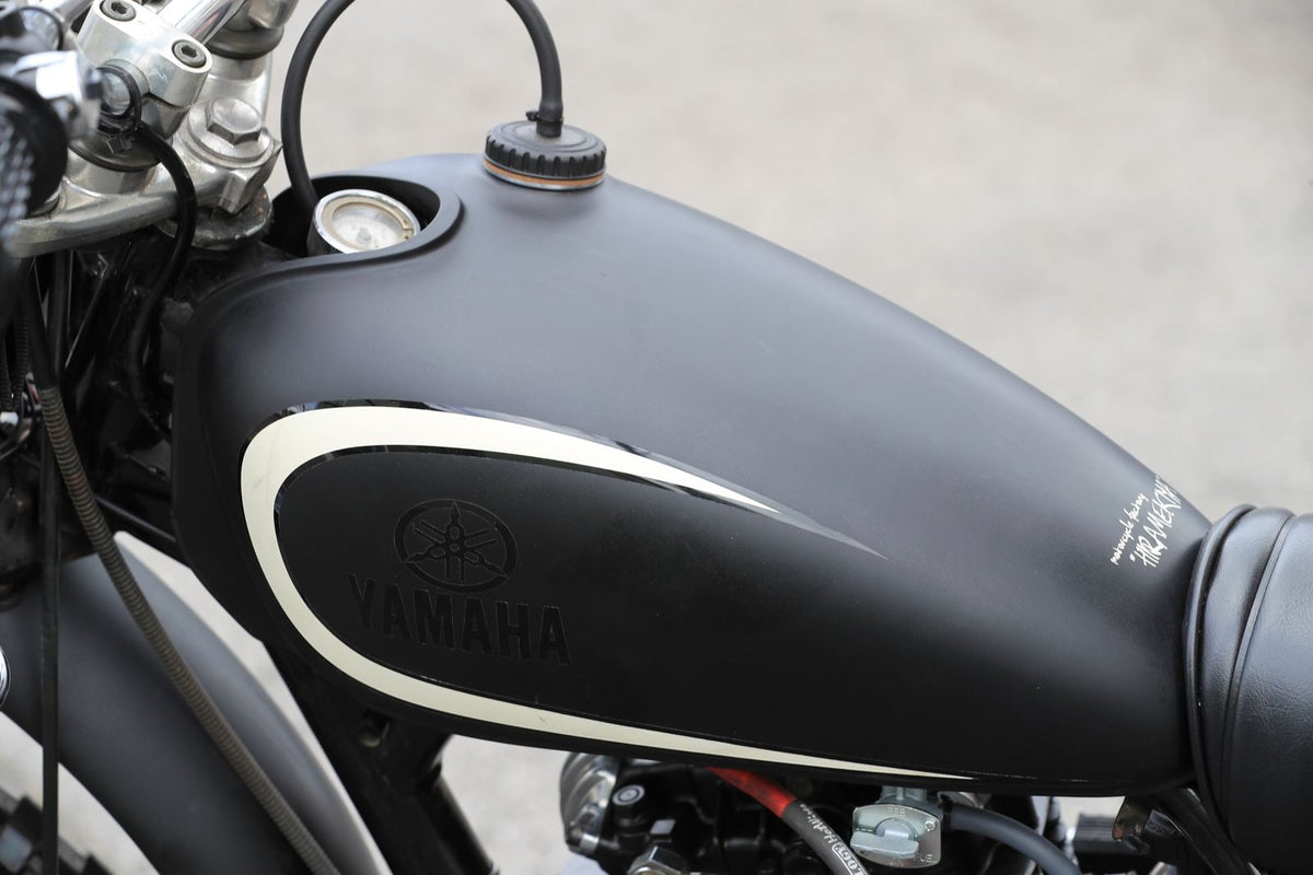 SR400/500 カスタム モーターサイクルズ-バーン