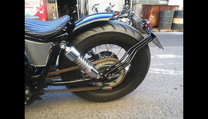 SR400/500 カスタム モーターサイクルズ-バーン