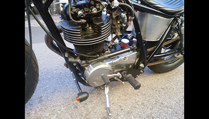 SR400/500 カスタム モーターサイクルズ-バーン