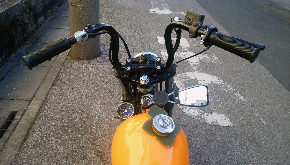 SR400/500 カスタム モーターサイクルズ-バーン