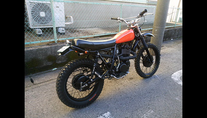 SR400/500 カスタム モーターサイクルズ-バーン