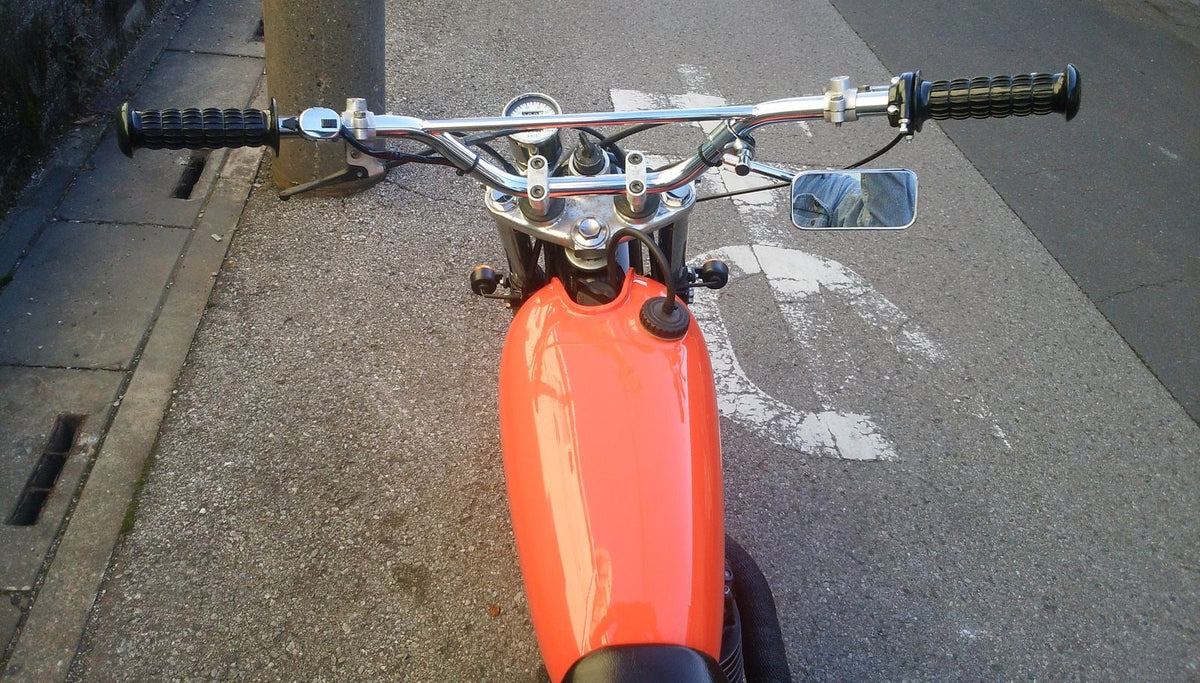 SR400/500 カスタム モーターサイクルズ-バーン