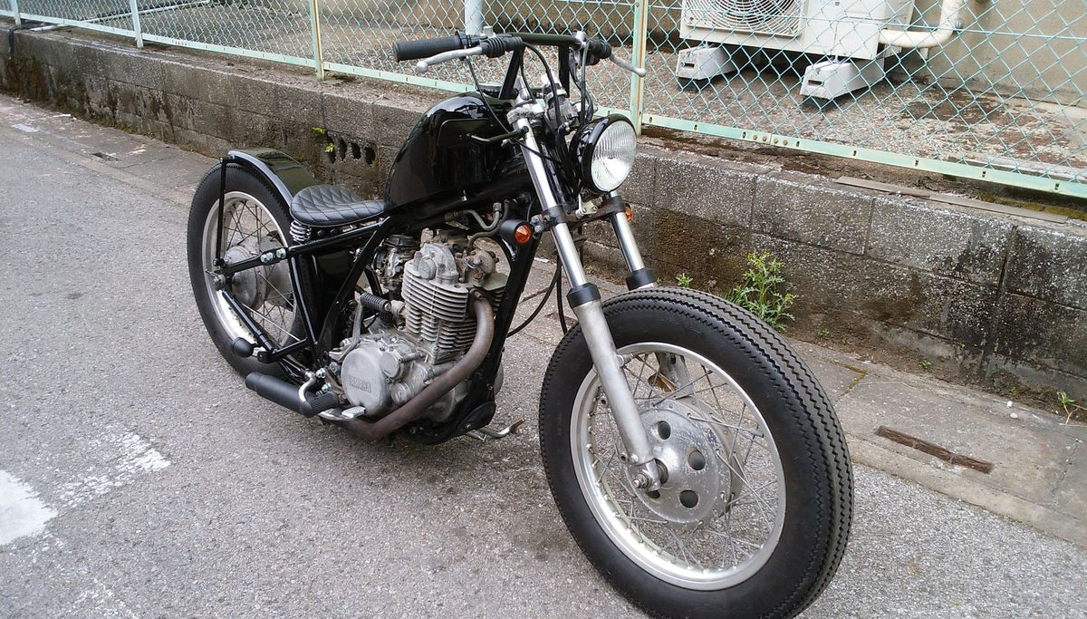 SR400/500 カスタム モーターサイクルズ-バーン