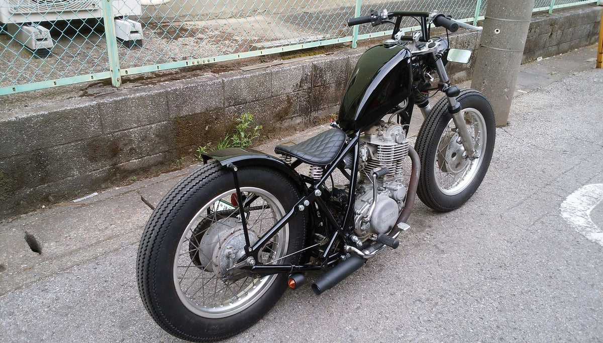 SR400/500 カスタム モーターサイクルズ-バーン
