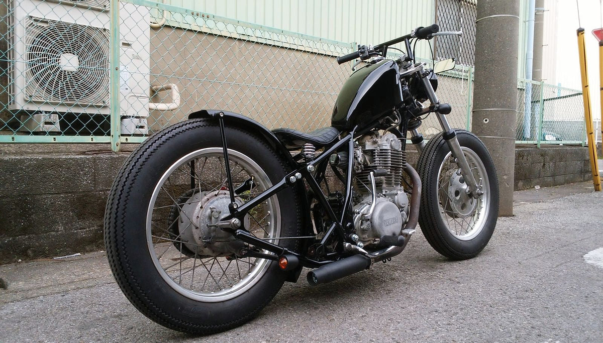 SR400/500 カスタム モーターサイクルズ-バーン