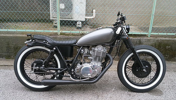 SR400/500 カスタム モーターサイクルズ-バーン
