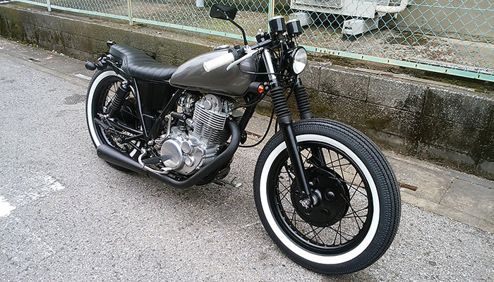 SR400/500 カスタム モーターサイクルズ-バーン