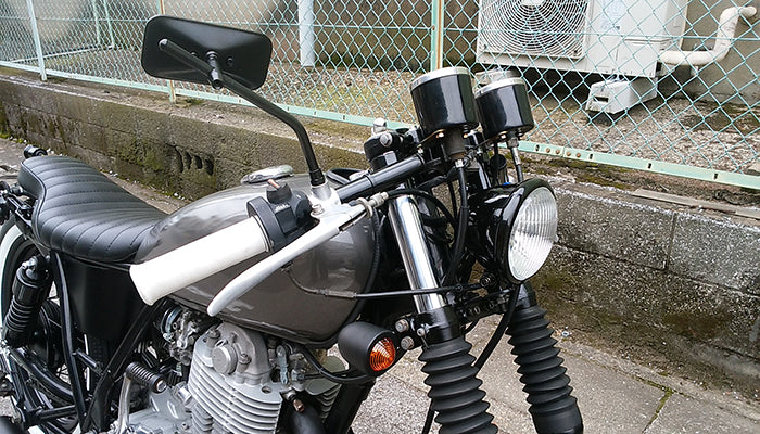 SR400/500 カスタム モーターサイクルズ-バーン