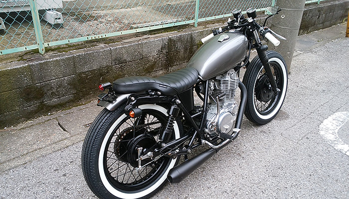 SR400/500 カスタム モーターサイクルズ-バーン