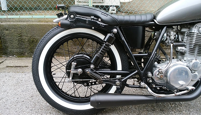 SR400/500 カスタム モーターサイクルズ-バーン