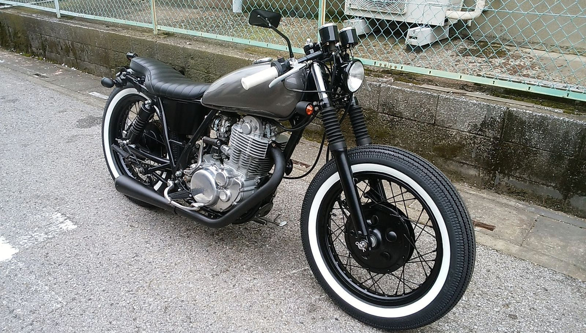 SR400/500 カスタム モーターサイクルズ-バーン