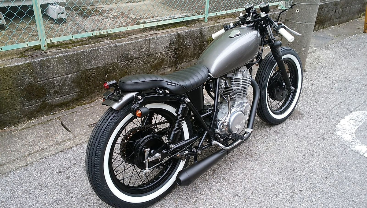 SR400/500 カスタム モーターサイクルズ-バーン