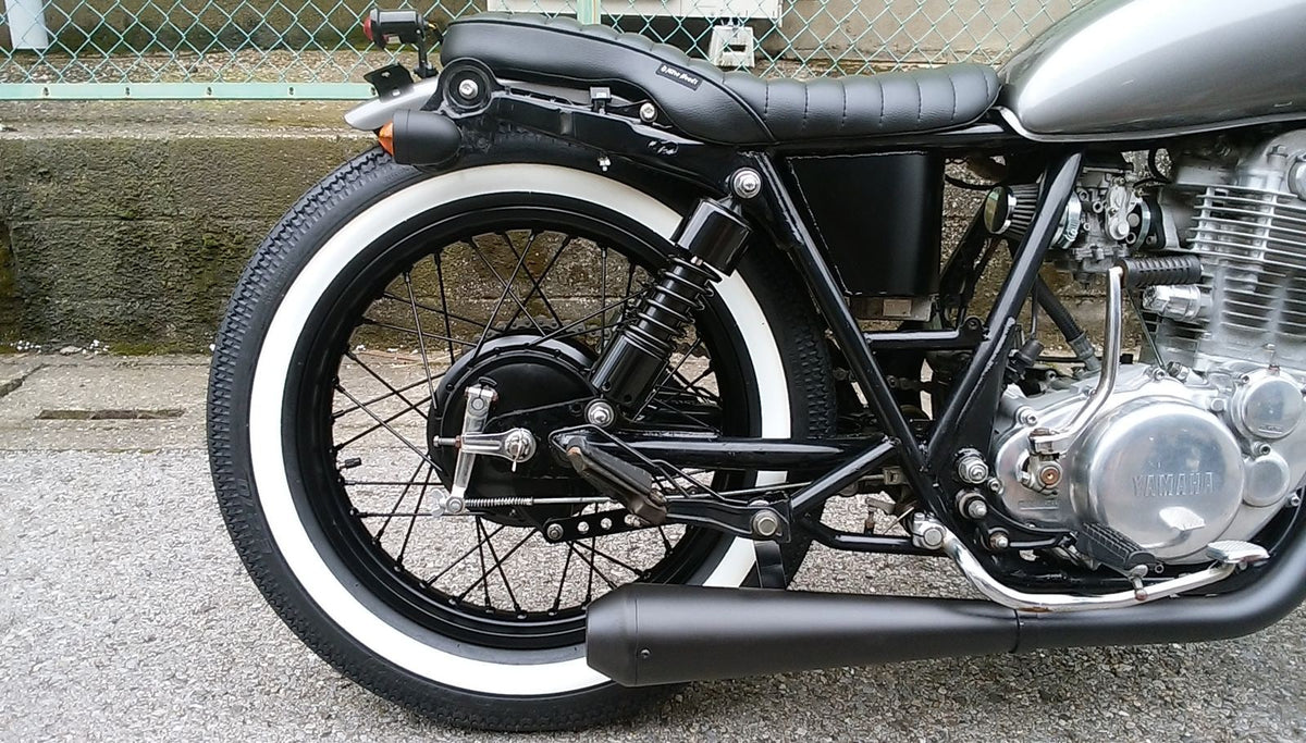 SR400/500 カスタム モーターサイクルズ-バーン