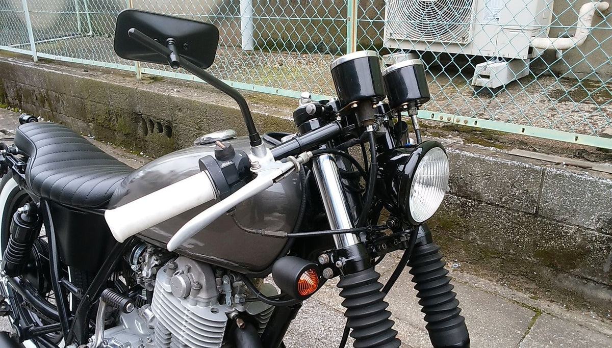 SR400/500 カスタム モーターサイクルズ-バーン