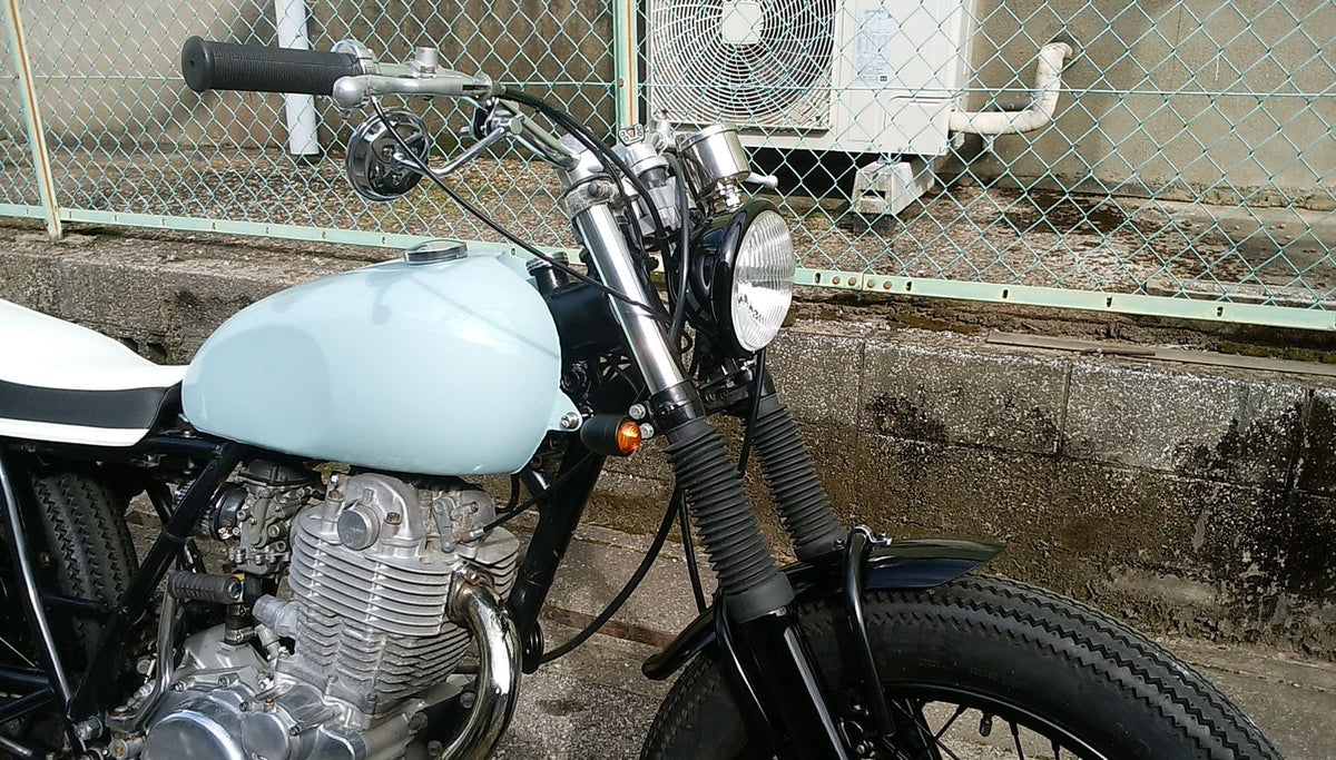 SR400/500 カスタム モーターサイクルズ-バーン