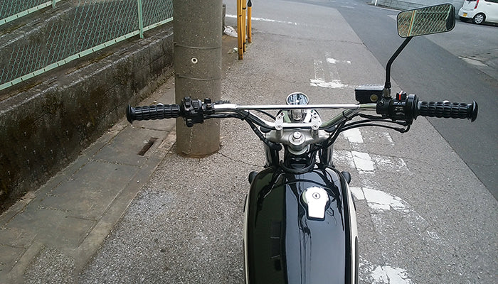 SR400/500 カスタム モーターサイクルズ-バーン
