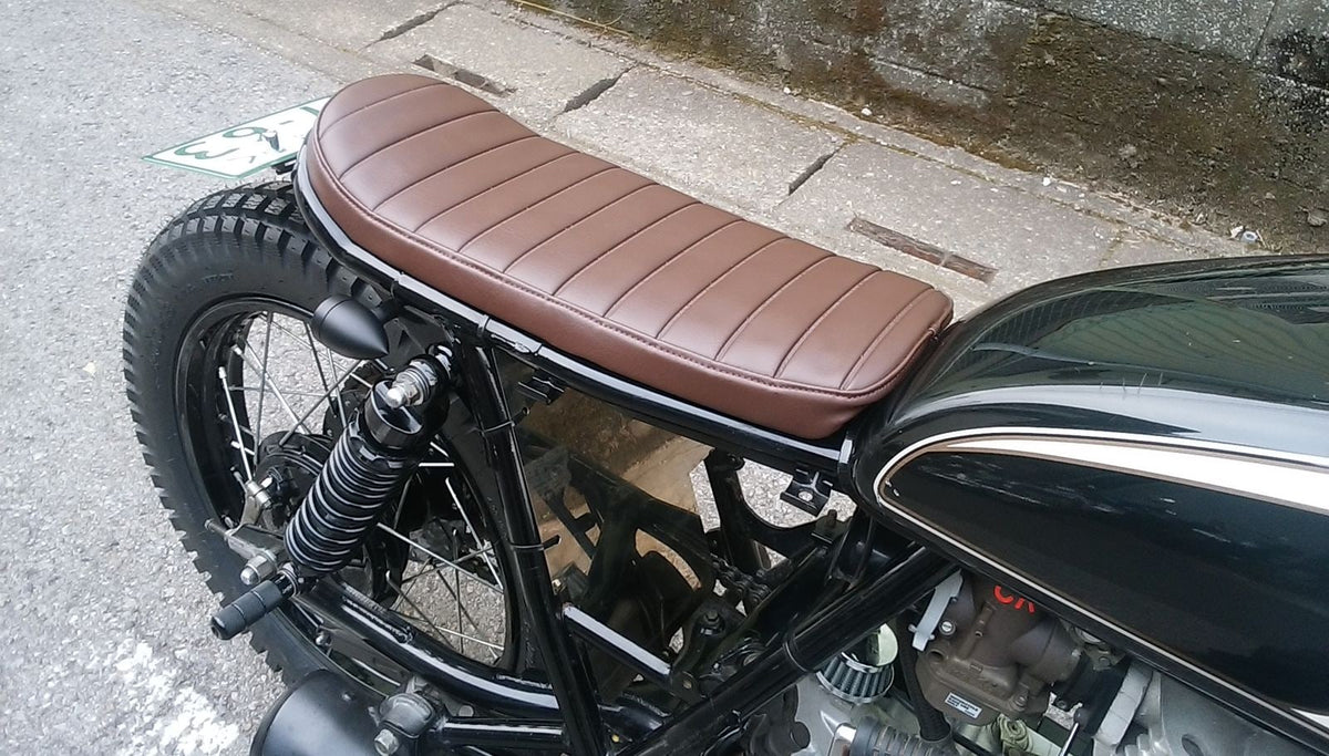 SR400/500 カスタム モーターサイクルズ-バーン
