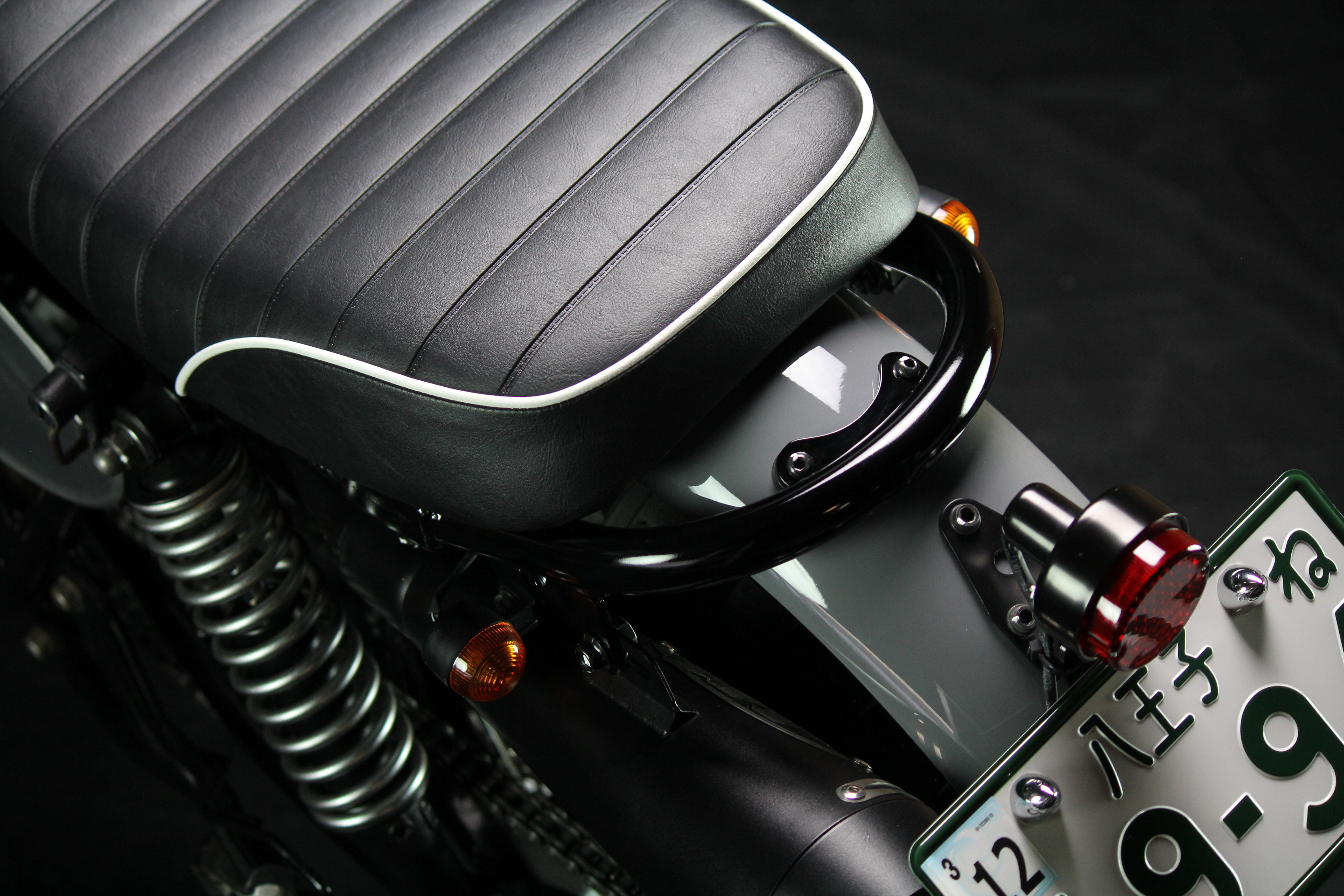 正規品／グッズ SR400 SR500 キングシート カラー：ブラック/ブラック GOODS バイク グッズ(GOODS) キングシート ブラック⁄ブラック SR400⁄500 | バイク