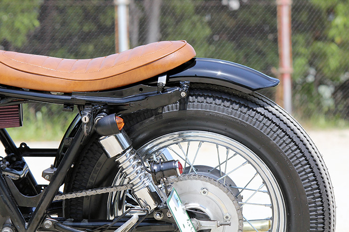 定価 Motone Customs 電装ステー カバー類 リアウインカーステー TRILINE リアショックマウント M8 M10用 ブラック  モートーン バイク