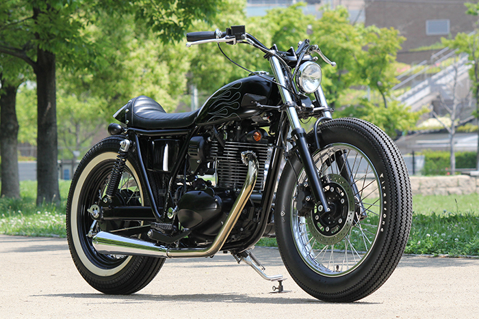 ビンテージ トライアングル ヘッドライト ハロゲン ブラック/イエローレンズ 12V 35W ハーレー スポーツスター ボトムマウント式 カスタム ガレージT\u0026F 汎用 ビンテージトライアングルヘッドライト（ステー無し