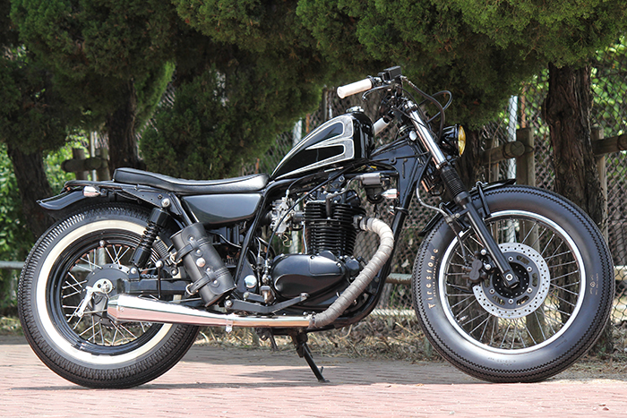 250TR 純正シート フェンダー サスペンション 等 ぶ厚