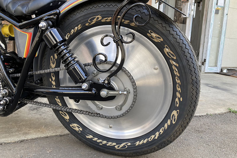 SR400 リヤ 18インチ 超 ワイドホイール ☆BOSS☆ | モーターガレージ 